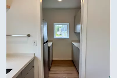 6301 Sherburne St, Duluth, MN 55807 - Photo 8