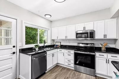 202 W Austin St, Duluth, MN 55803 - Photo 10