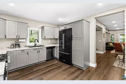 2407 W 6th St, Duluth, MN 55806 - Photo 16