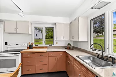 2531 W 13th St, Duluth, MN 55806 - Photo 8