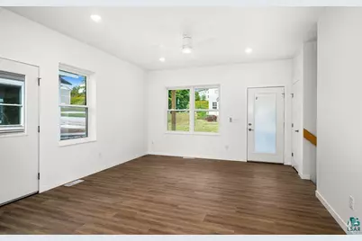 4 W 11th St, Duluth, MN 55806 - Photo 2