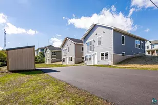 8 W 11th St, Duluth, MN 55806 - Photo 14