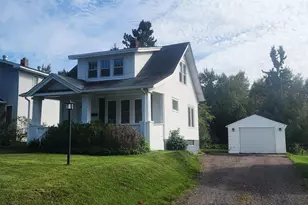124 E Chisholm St, Duluth, MN 55803 - Photo 1