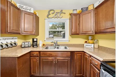 2125 W 10th St, Duluth, MN 55806 - Photo 10