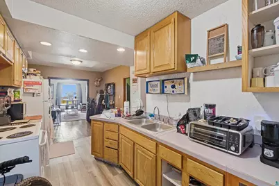 725 W 2nd St, Duluth, MN 55806 - Photo 4