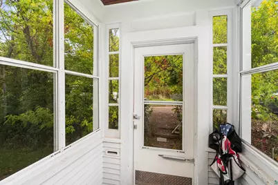 1306 E 11th St, Duluth, MN 55805 - Photo 2
