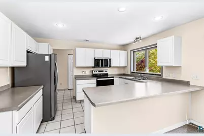 1424 E Skyline Pkwy, Duluth, MN 55802 - Photo 22