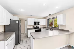1424 E Skyline Pkwy, Duluth, MN 55802 - Photo 22