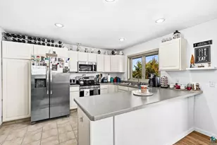 1424 E Skyline Pkwy, Duluth, MN 55802 - Photo 24