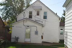 410 NW 3rd St, Chisholm, MN 55719 - Photo 2