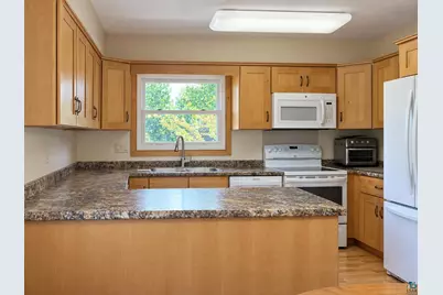 5217 Norwood St, Duluth, MN 55804 - Photo 8