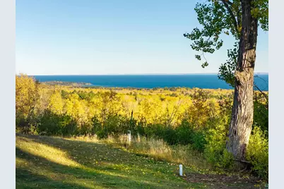 5751 Bergquist Rd, Duluth, MN 55804 - Photo 2