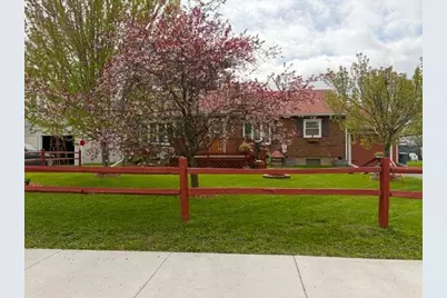 425 20th St, Cloquet, MN 55733 - Photo 1