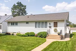 647 E Boundary St, Ely, MN 55731 - Photo 1