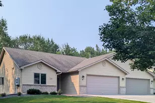 334 Hickory St, Duluth, MN 55811 - Photo 1