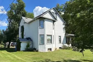 5104 1st Ave, Hibbing, MN 55746 - Photo 1