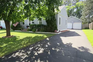 425 17th St, Cloquet, MN 55720 - Photo 1