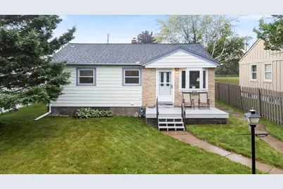 2219 W 22nd St, Duluth, MN 55811 - Photo 1