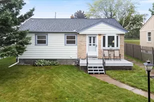 2219 W 22nd St, Duluth, MN 55811 - Photo 1