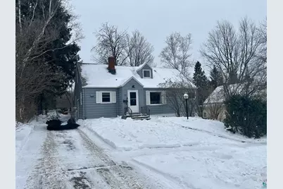 110 E Chisholm St, Duluth, MN 55803 - Photo 1