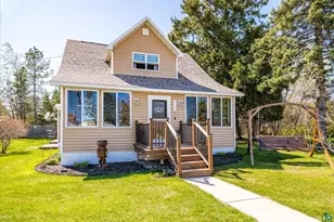 729 19th St, Two Harbors, MN 55616 - Photo 1