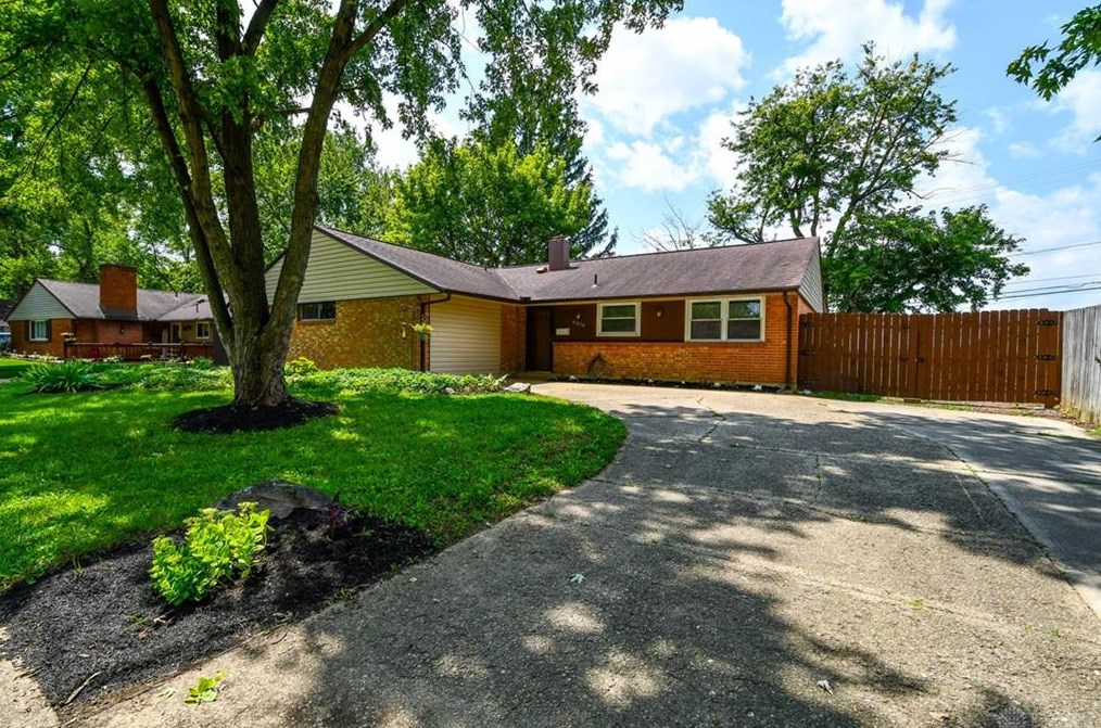 6379 Chippingdon Dr, Dayton, OH 45424-3709