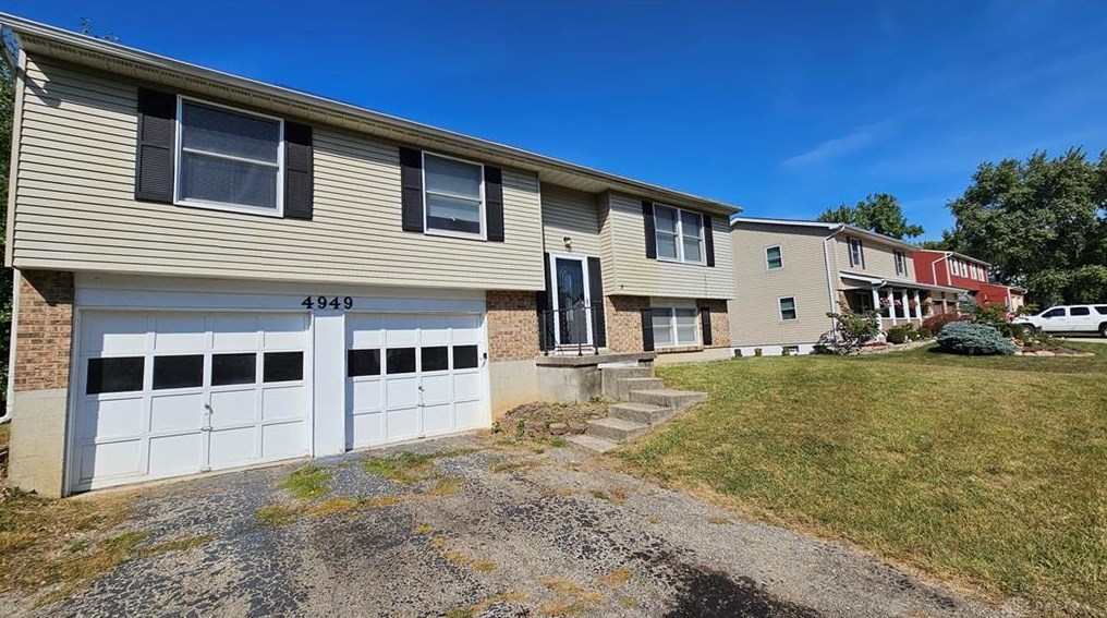 4949 Amberwood Dr, Dayton, OH 45424-4605