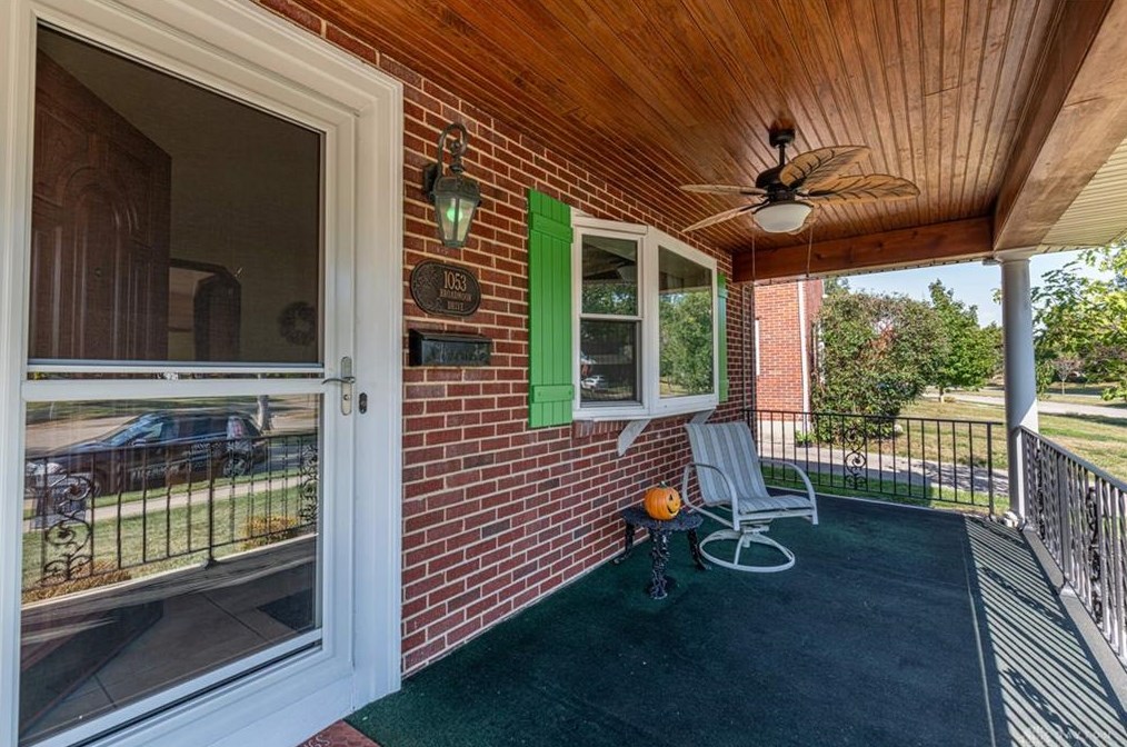 1053 Broadmoor Dr, Dayton, OH 45419-2809