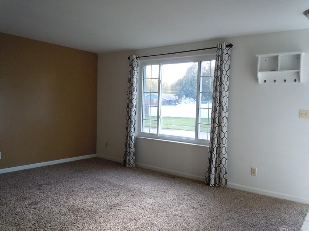 6848 Ranch Hill Dr, Dayton, OH 45415-1410
