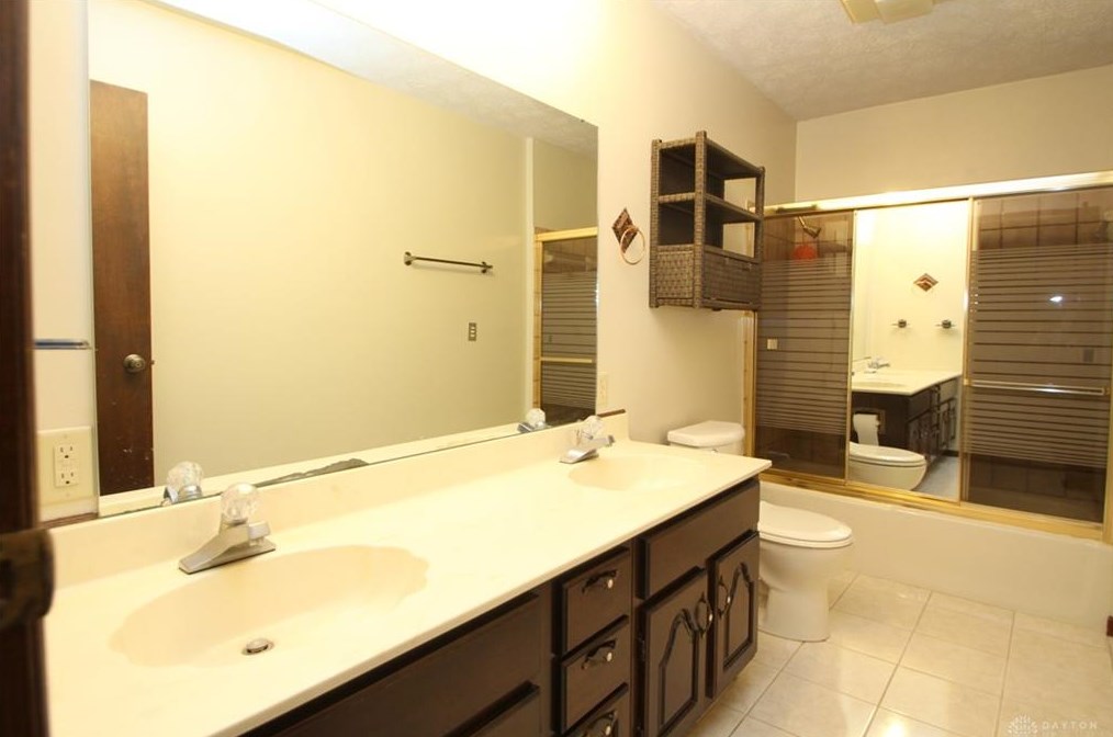 2662 Quail Ridge Dr, New Carlisle OH  45344-9143 exterior