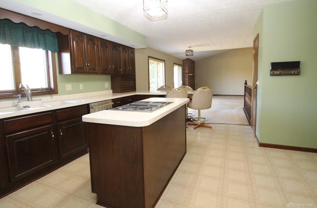 2662 Quail Ridge Dr, New Carlisle OH  45344-9143 exterior