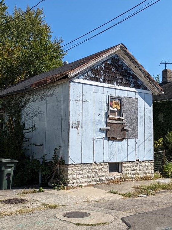 32 Morton Ave, Dayton, OH 45410-1218