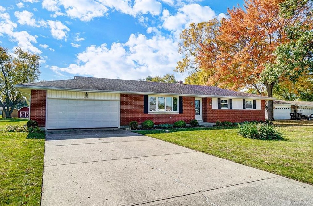 290 Coach Dr, Phoneton, OH 45371-2235