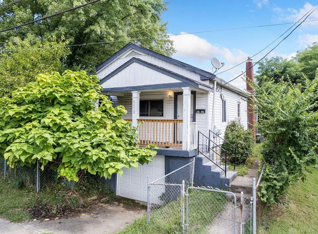 6252 Simpson Ave, Cincinnati, OH 45224-1864