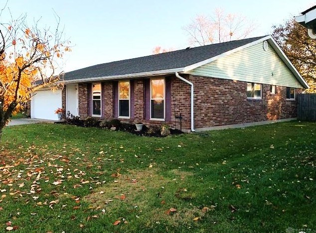 5266 Robinview Ct, Dayton, OH 45424-2568