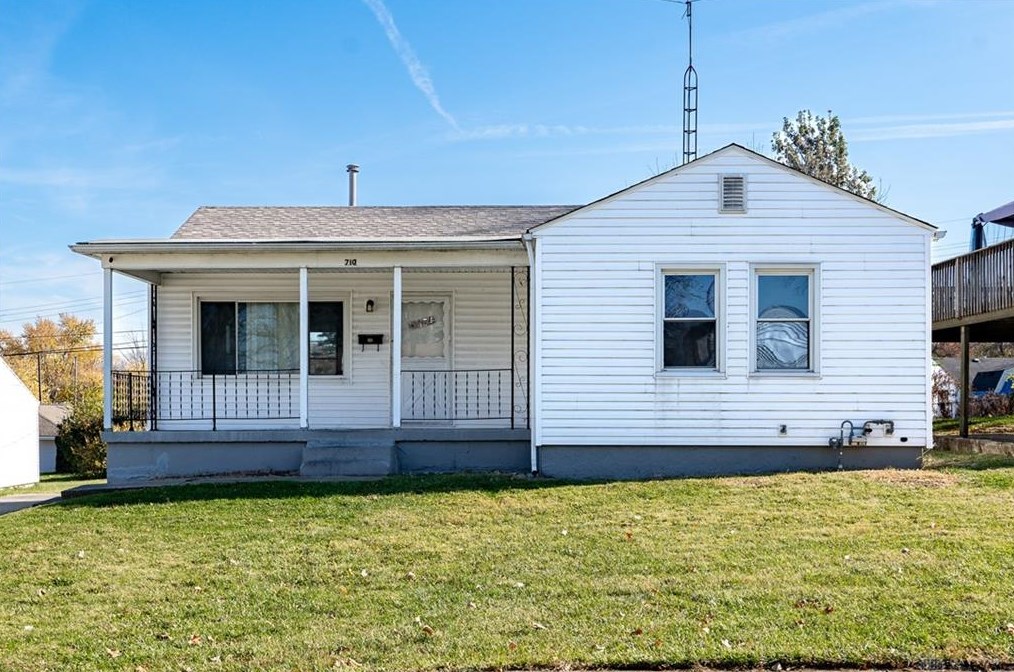 710 Oakleaf Dr, Dayton, OH 45417-3542