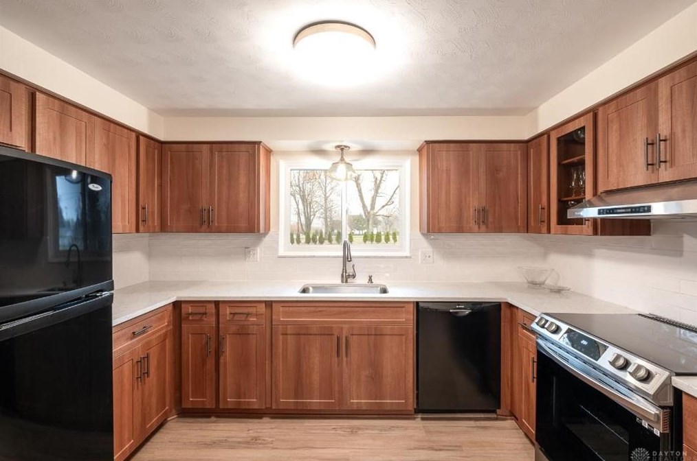 2183 Pine Knott Dr, Dayton, OH 45431-2647
