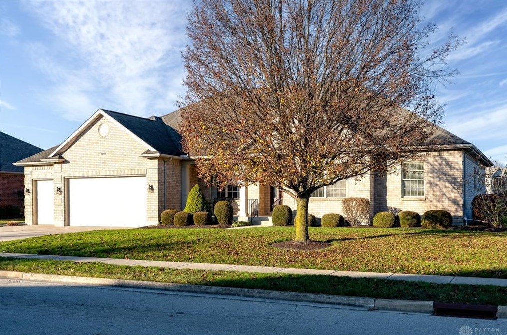 1201 Thornapple Way, Troy, OH 45373-8873