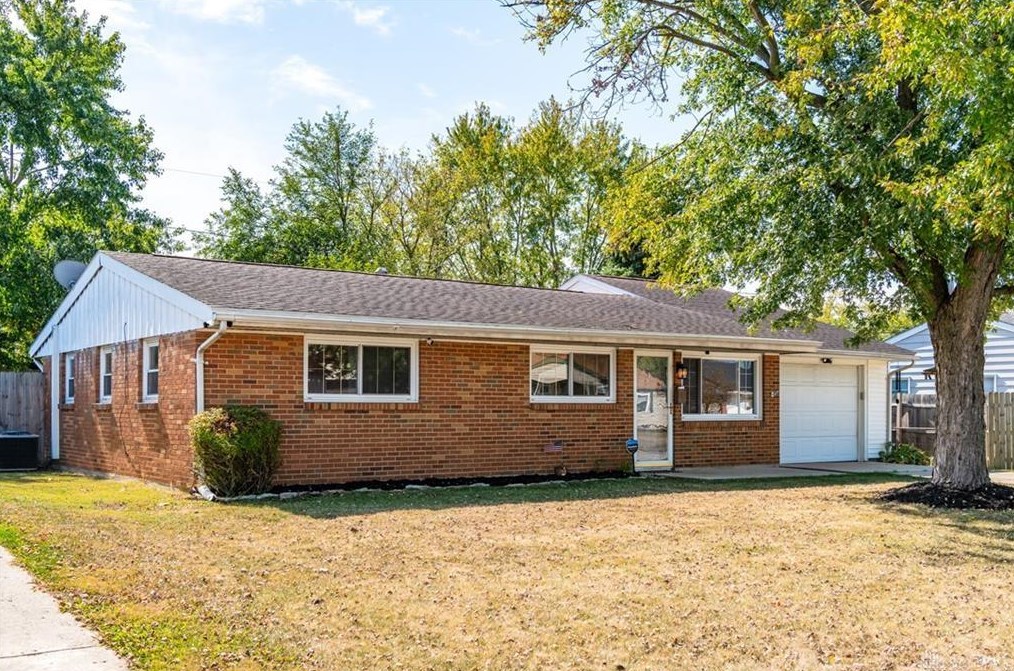 1227 Frayne Dr, New Carlisle, OH 45344