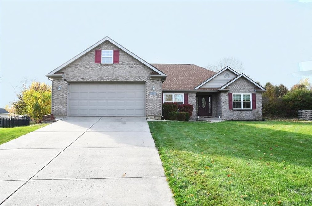 384 Greystone Dr, Dayton, OH 45458-4975