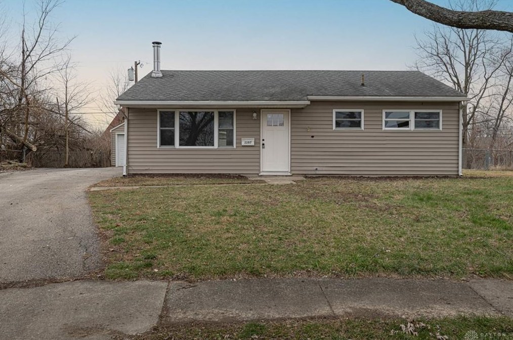 2207 Whitney Pl, Dayton, OH 45420-3757