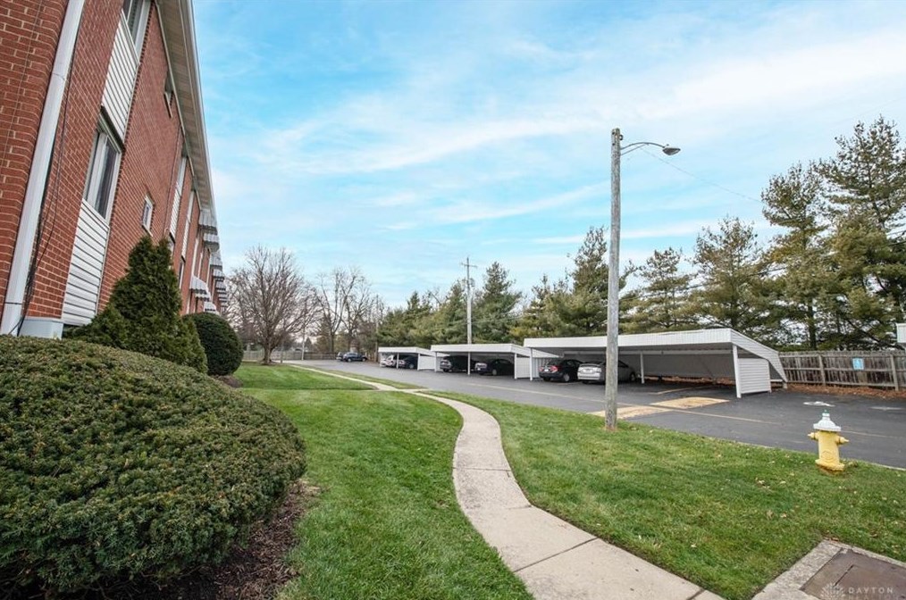 5700 Coach Dr, Dayton, OH 45440-2743