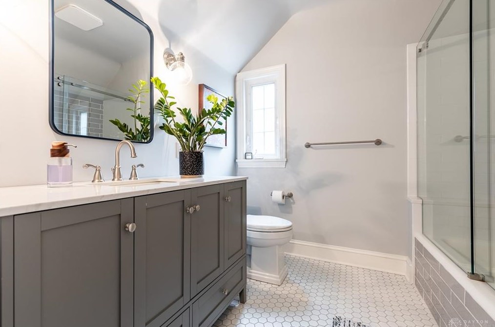 1244 Hayward Ave, Cincinnati OH 45208-4327 exterior