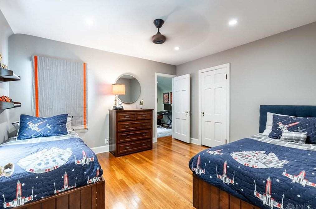 1244 Hayward Ave, Cincinnati OH 45208-4327 exterior