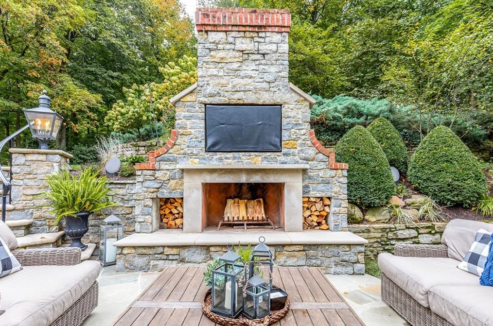 1244 Hayward Ave, Cincinnati OH 45208-4327 exterior