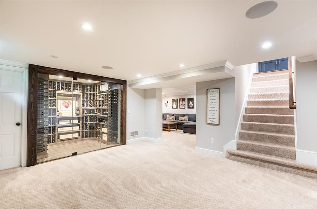 1244 Hayward Ave, Cincinnati OH 45208-4327 exterior