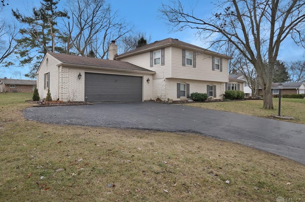 960 Fernshire Dr, Dayton, OH 45459-2312