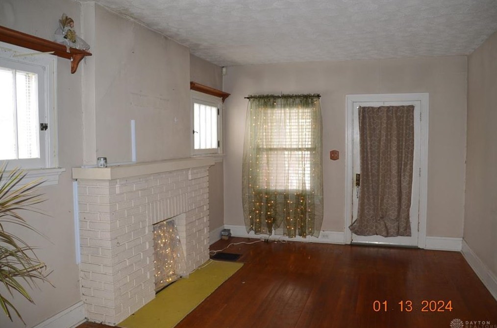 28 Sandhurst Dr, Dayton, OH 45405-2408
