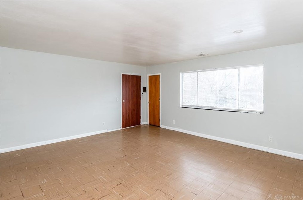 623 Clifton Dr, Dayton, OH 45417-3268
