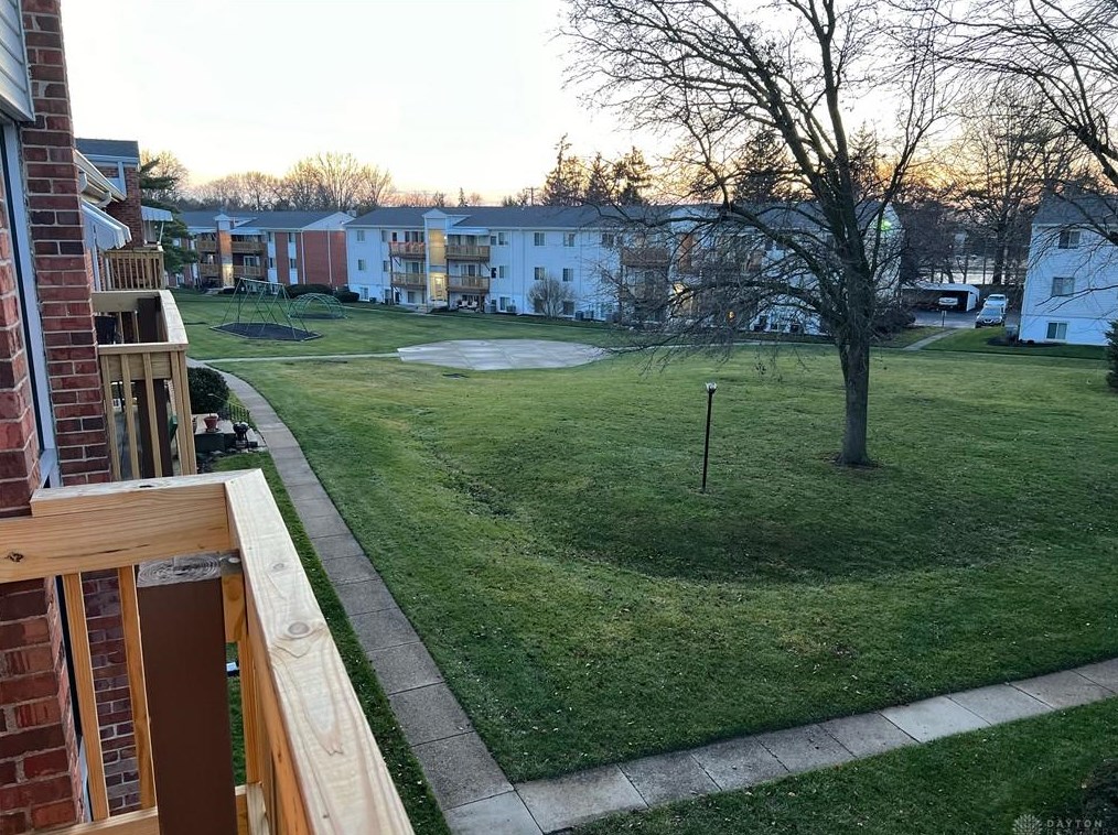 5665 Coach Dr, Dayton, OH 45440-2736